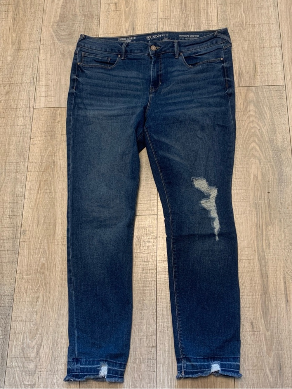 Sound/Style Dark Wash Women’s Distressed skinny, slim & sleek Jeans